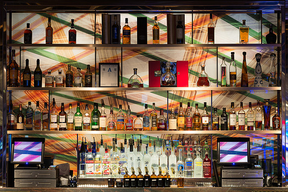 Clique Bar & Lounge