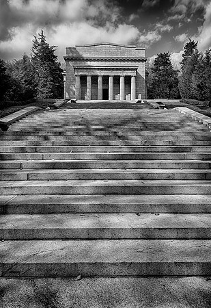 The First Lincoln Memorial
