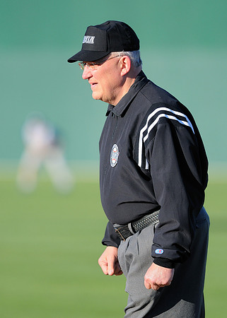 Base umpire