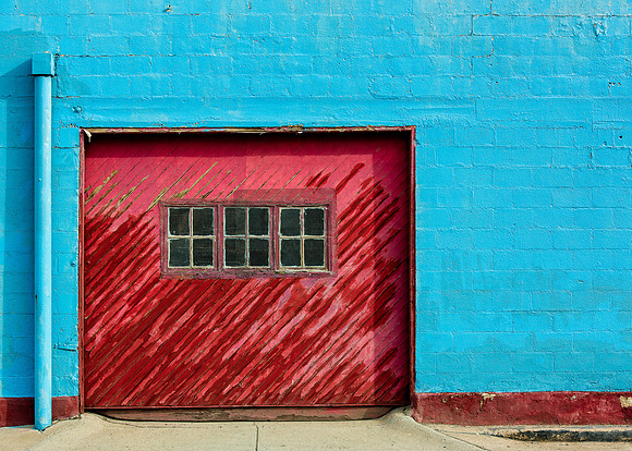 Windows on red