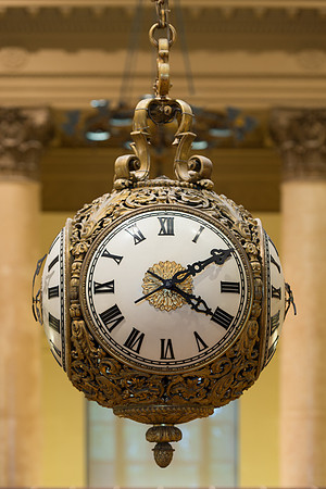 Round clock