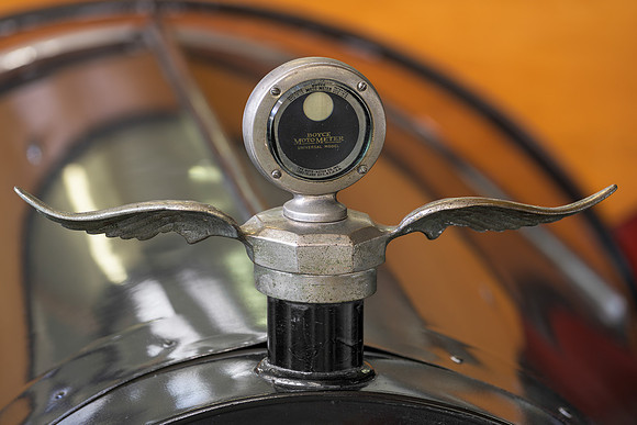 1911 Little Hood Ornament