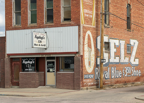 Fryday's 120 Bar & Grill