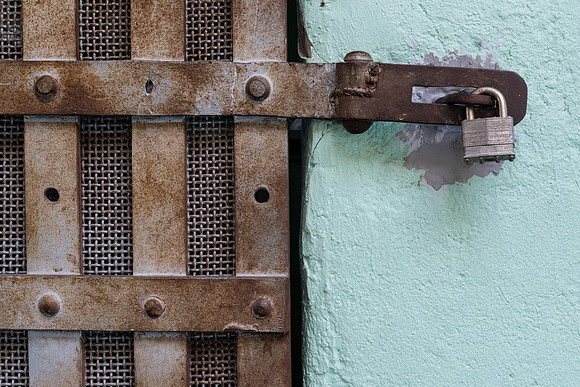 Cell padlock