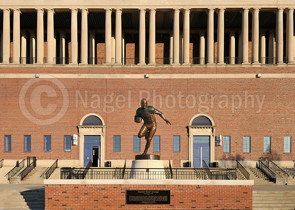 Red Grange statue