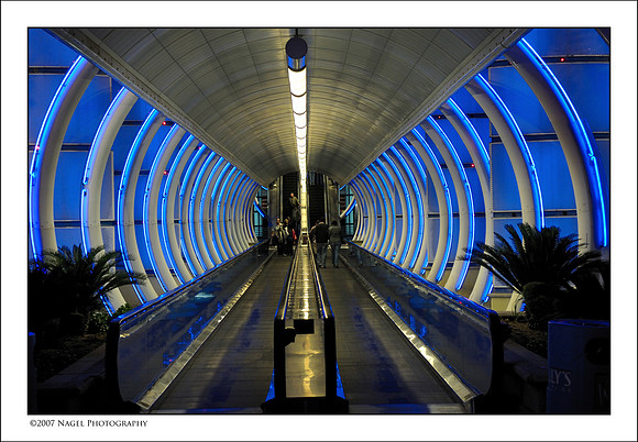 Moving walkway