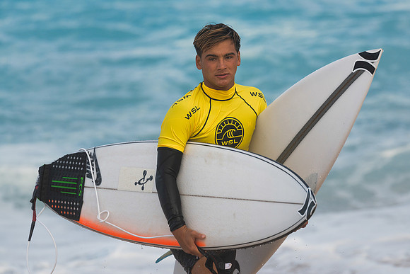 Hawaii surfing