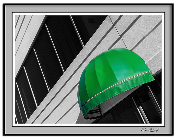 Green umbrella (selective coloring)