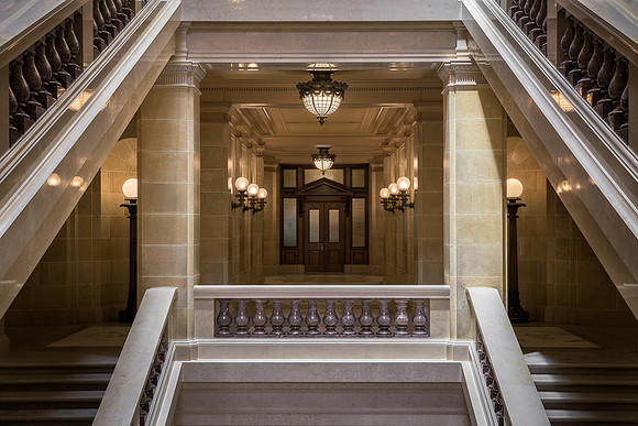 Enclosed corridor