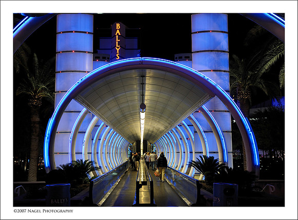 Moving walkway
