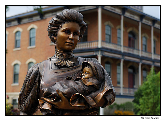 Statue of mother with child