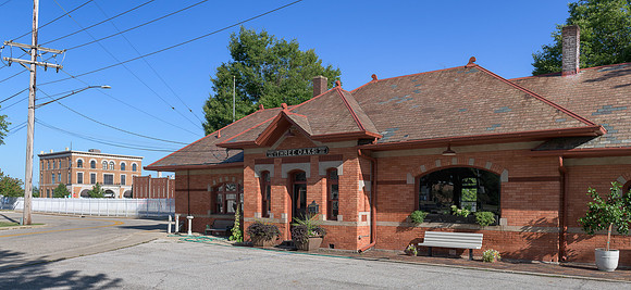 Three Oaks Train Station