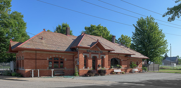 Three Oaks Train Station