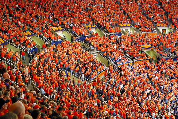 The crowd claps to Illinois Loyalty
