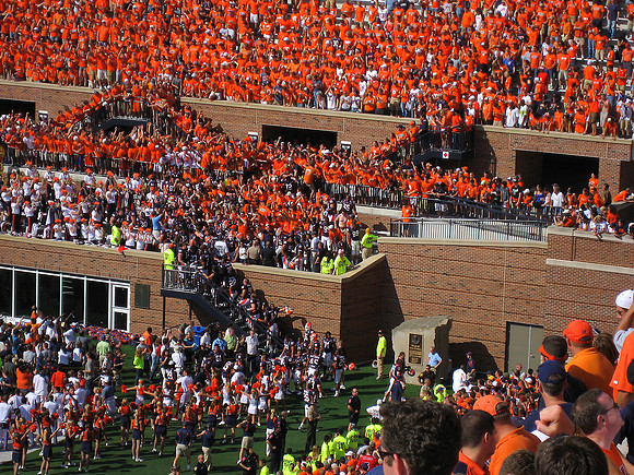 Illini players go into stands