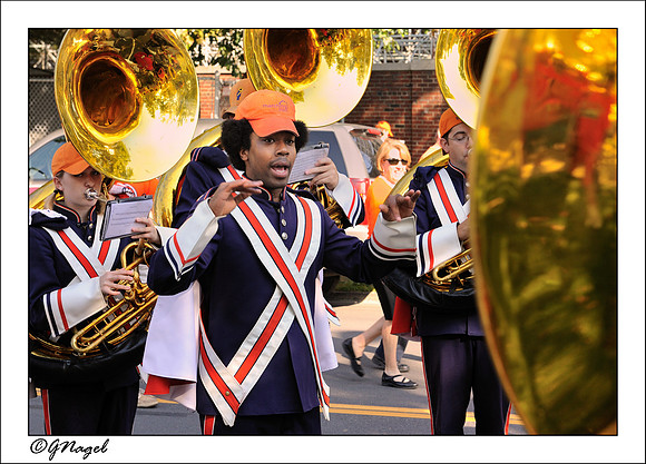 Tuba conductor