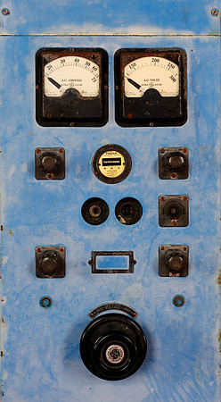 Voltage synchronizer