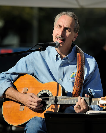 The singing mayor