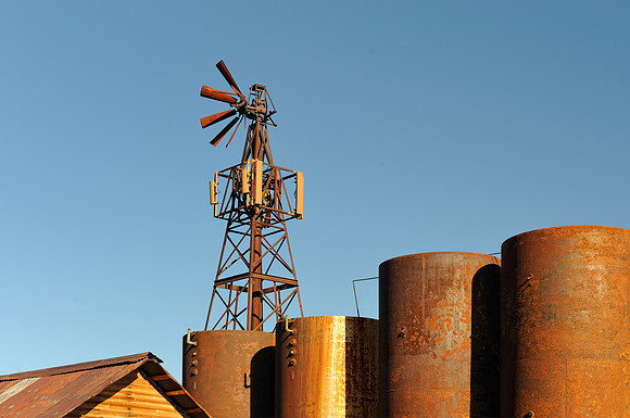 Pumping windmill