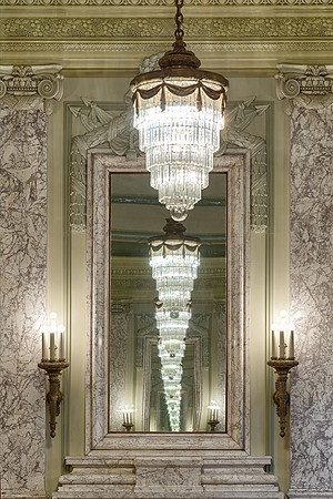 Repeating chandeliers