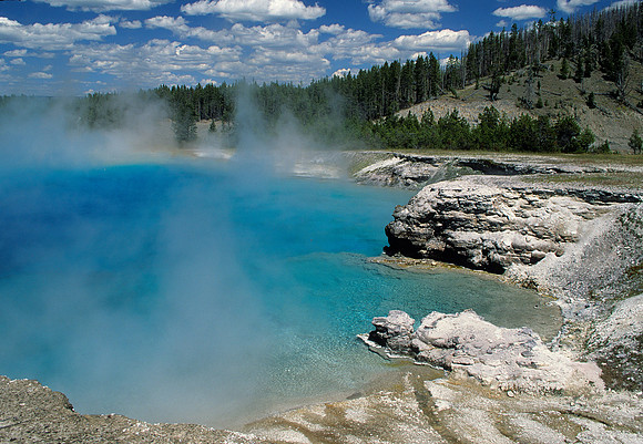 Steaming lake of turquoise